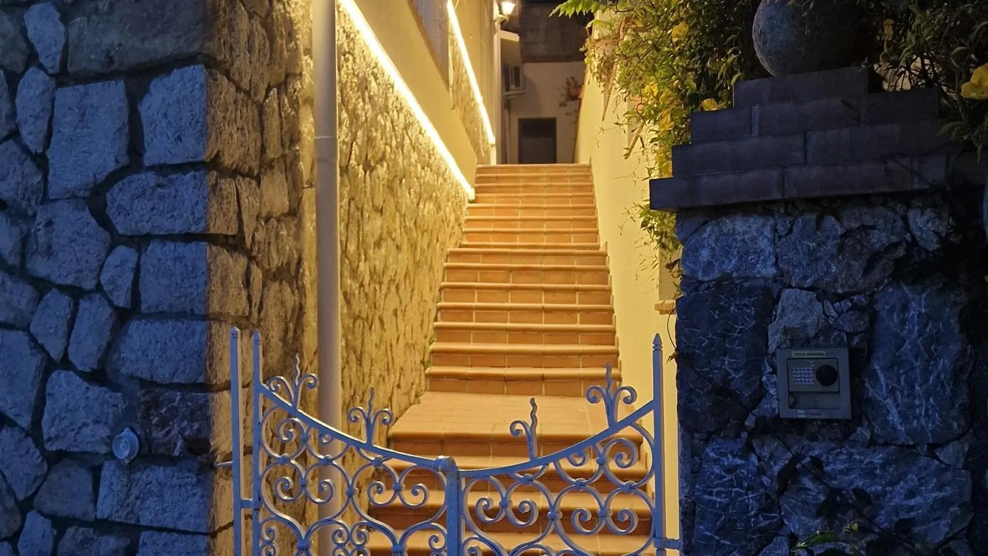 Apartment Donna Rosa - Your Home In Taormina Italy